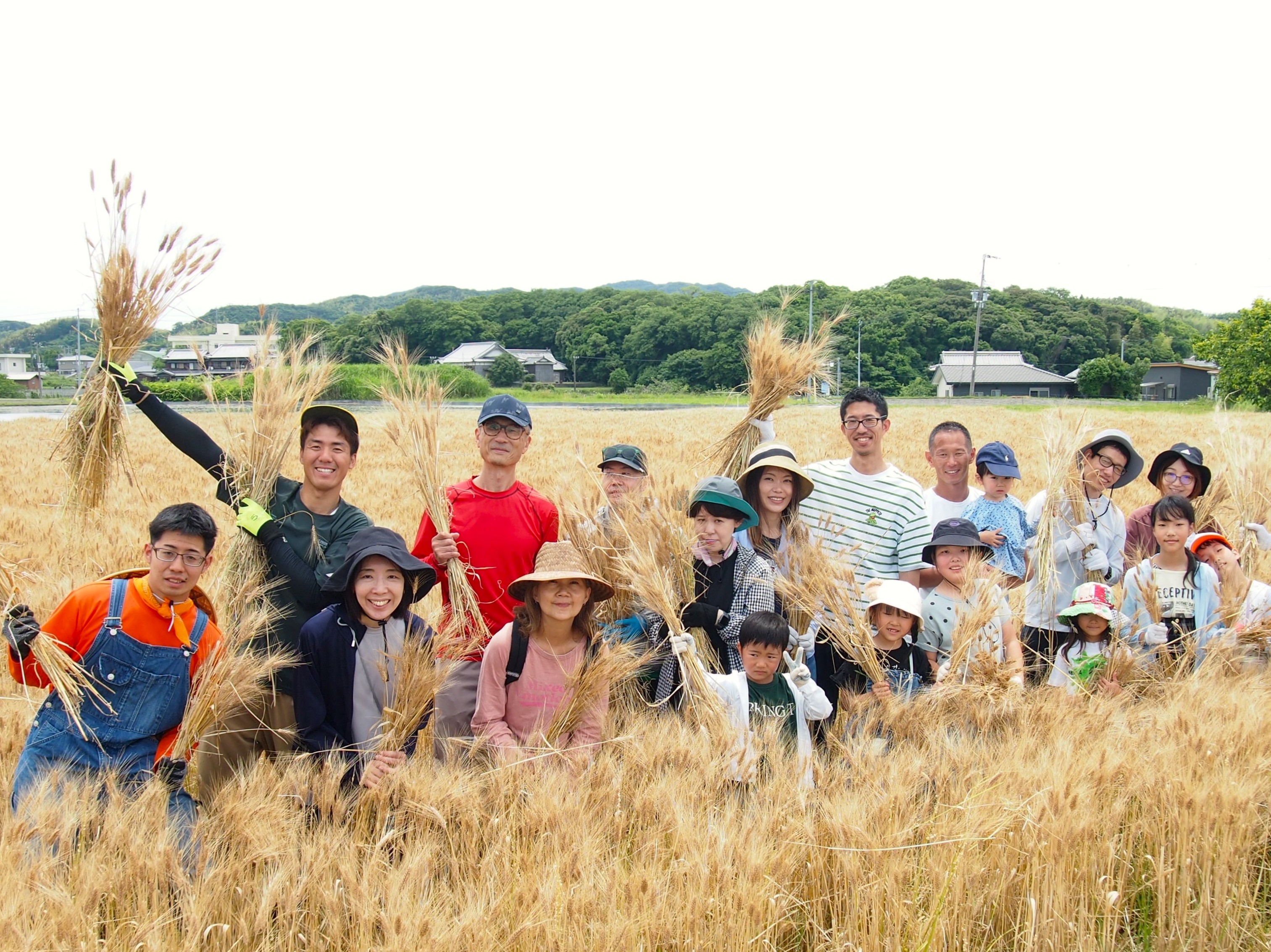 20240608_生パスタランチ付き淡路島産デュラム小麦収穫ツアー（集合写真）.JPG