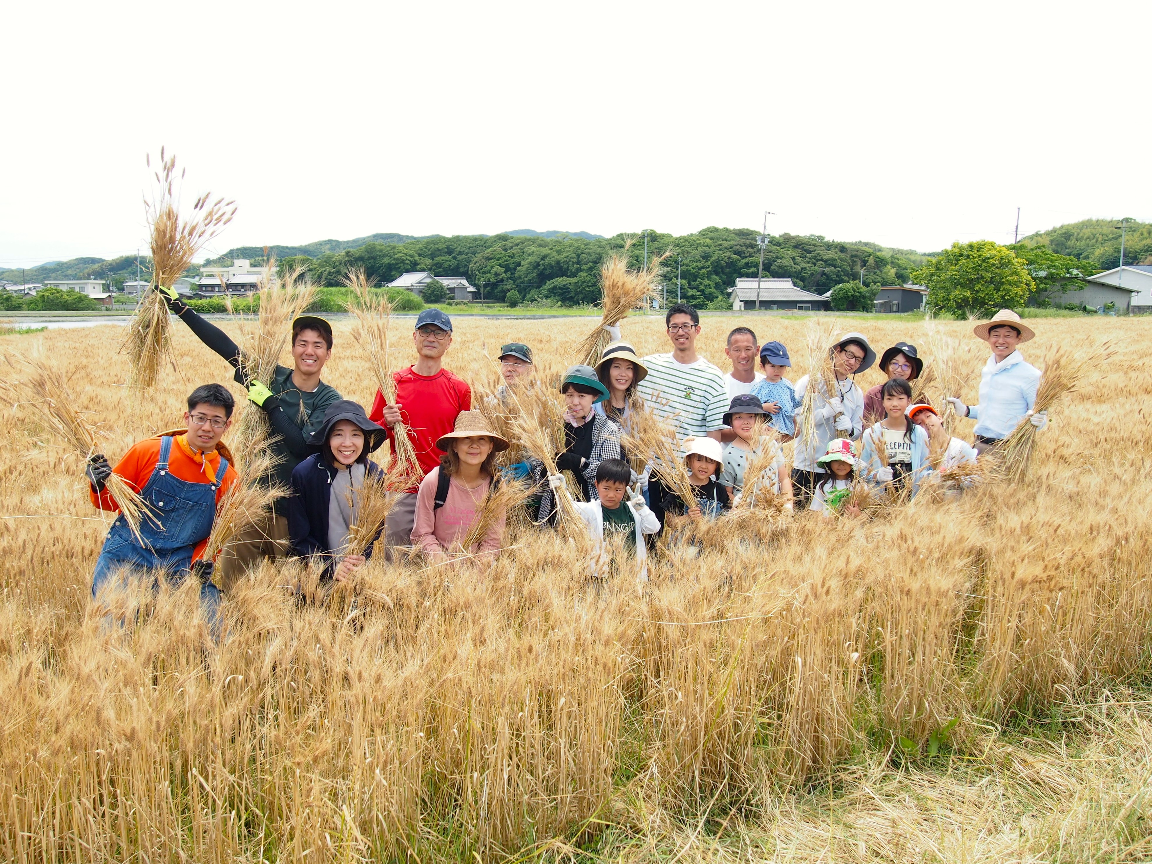 20240608_生パスタランチ付き淡路島産デュラム小麦収穫ツアー（集合写真）.JPG